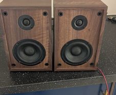 Bookshelf speakers walnut finish