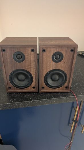 Bookshelf speakers walnut finish