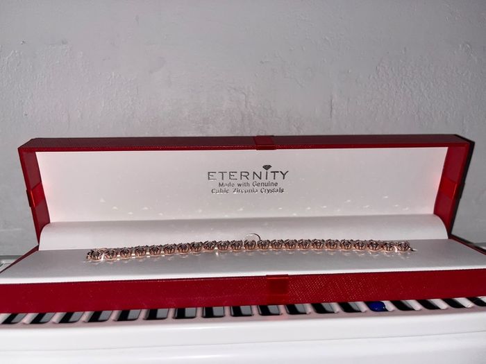Eternity bracelet