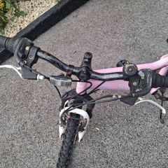 girls 24inch bike  lovely bike some rust