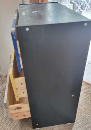 Chest of drawers