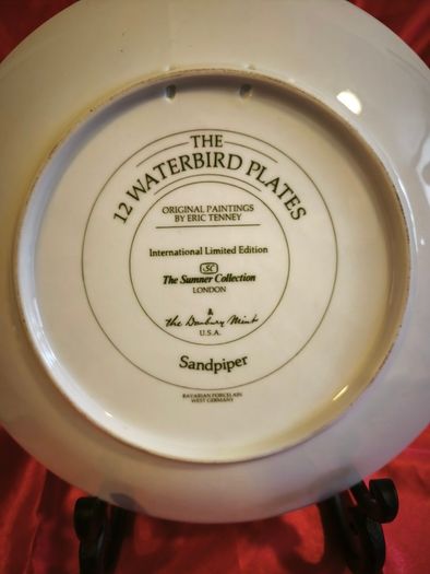 Pair vintage decorative plates
