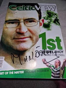 20 year old celtic view magazine signed by a legend of the club martin ONeill