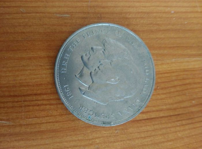 Large commemorative coin