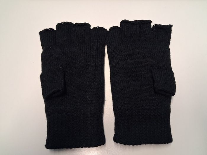 Mens Trespass fingerless gloves - as new without tags