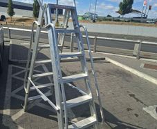 ladder 4 .. step ladder