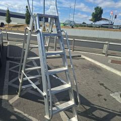 ladder 4 .. step ladder
