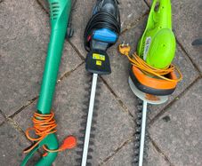 Grass trimmer and hedge trimmer