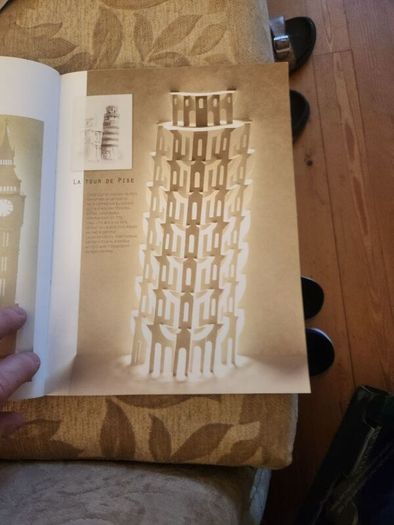 Architectures En Pop-up. 24 Cartes Detachables A Mettre En Volume. Large Volume Paperback  In Good Condition.