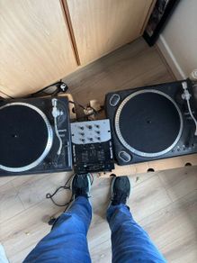Numark Turntables Tt1625 (2) And Dj  Mixer Numark Tm950