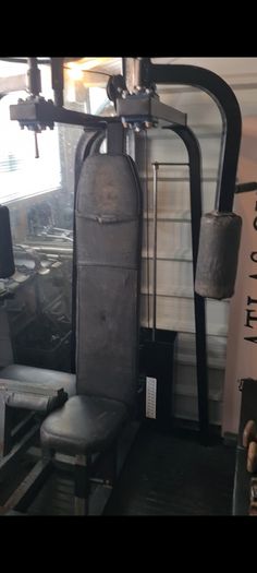 Pec Deck Machine