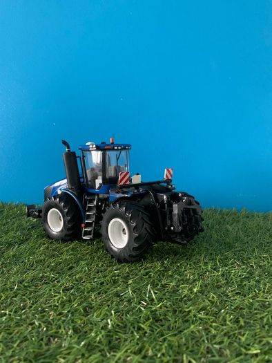 Model tractors