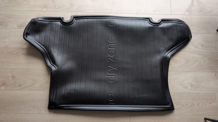Boot cover for Toyota prius in excellent condition