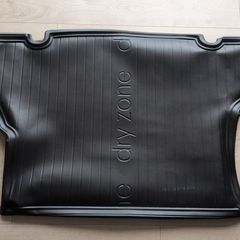 Boot cover for Toyota prius in excellent condition