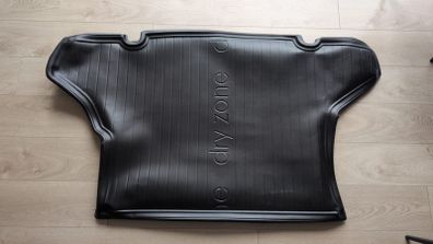 Boot cover for Toyota prius in excellent condition