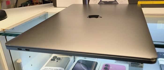 MacBook Pro A2141 2019 16" i7-9750H 32GB  Radeon 5300 / 32 Gram / 1TB NVMe  mac OS Tahoe cycle count :32