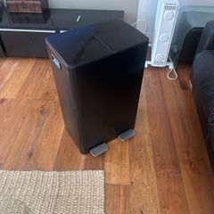 Pedal bin