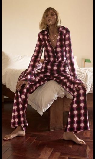Amazing Zara Insta Famous Bloggers Limited Edition Pink Geo Print 3 Piece Suit, Blazer XL, Blouse XXL and Flare Trousers XL New with Tags