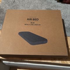 Single person air bed