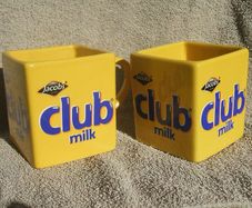JACOBS CLUB MILK (Club Milk chocolate bar) - a pair of promotional cube shaped mugs (c.1990)