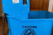 Commercial mop bucket