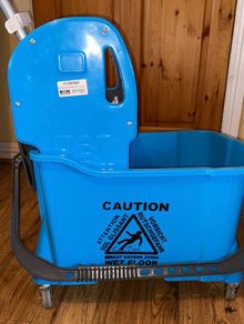 Commercial mop bucket