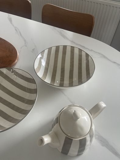 2 Large Pasta Bowls & Teapot