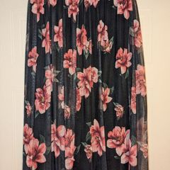 Stunning floral midi skirt from Zuiki