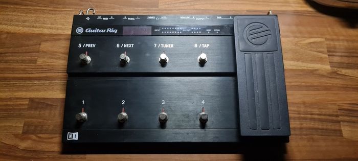 Native Instruments Rig Kontrol 3 & (Guitar Rig 4)