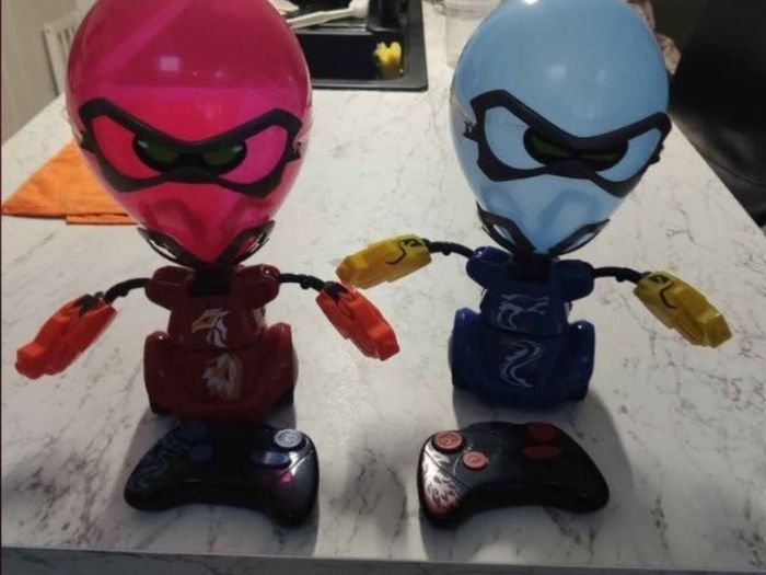 Robot Toy Balloon Poucher