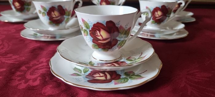 20 Piece Queen Anne Opera Pattern Bone China Gold Gilt Tea Set For 6 Person Setting Made In England