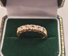 18ct Gold Diamond Ring