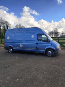 02 horse van