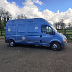 02 horse van