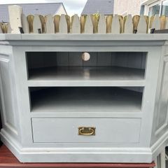 Free tv stand