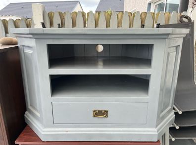 Free tv stand