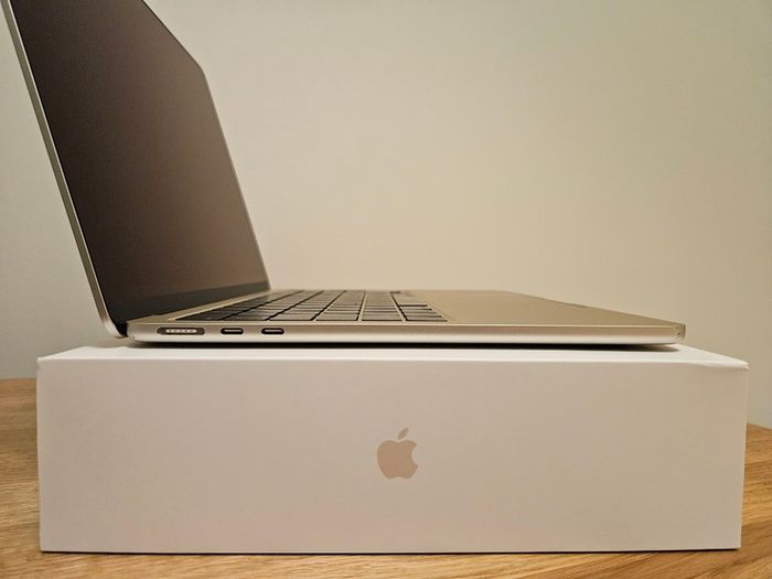 MacBook Air M2 2022, Starlight, 8GB/512GB, 99% Battery