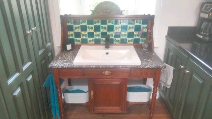 Antique vanity unit