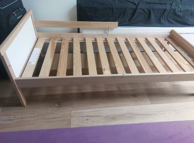Toddler bed