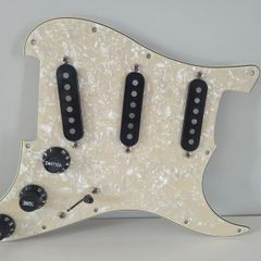 Fender Squier Stratocaster Loaded Pickguard