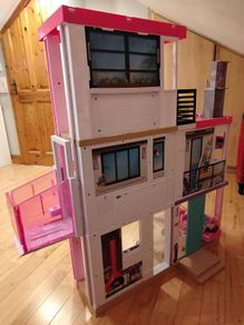 Kids play house