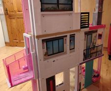 Kids play house