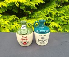 Duo whiskey carafes bottles possible to post