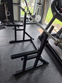 Adjustable squat rack