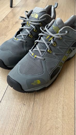 North Face low-cut hiking shoe GoreTex