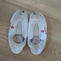 Gym shoes