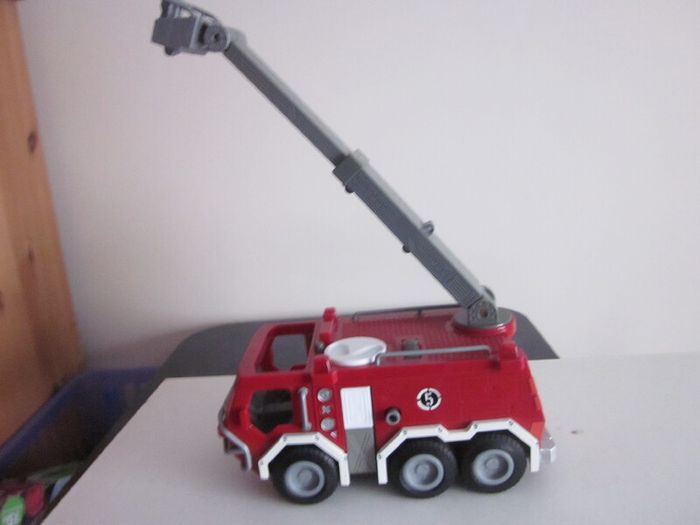Fisher Price Fire Station,Brigade and Figures