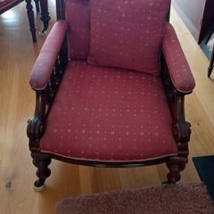 2 ladies chairs