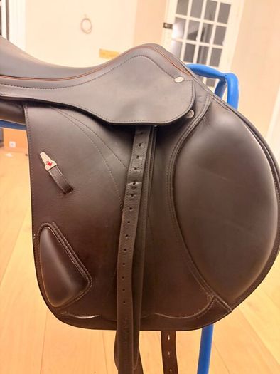 Equipe monoflap jumping saddle