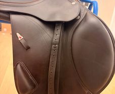 Equipe monoflap jumping saddle